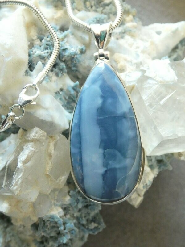 Anhänger blauer Opal, Tropfenform mit Silberfassung 925 Anhänger blauer Opal, Tropfenform mit Silberfassung 925