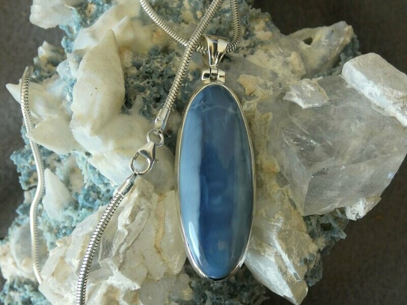 Anhänger blauer Opal, Tropfenform mit Silberfassung 925 Anhänger blauer Opal, Tropfenform mit Silberfassung 925