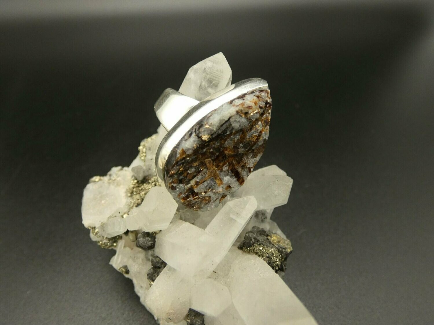 Ring Astrophyllit, Tropfenform, Silberfassung 925, Größe 56