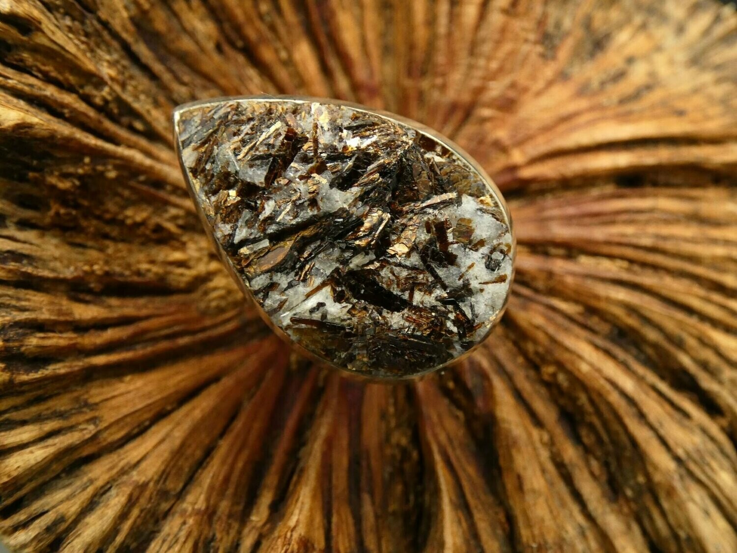 Ring Astrophyllit, Tropfenform, Silberfassung 925, Größe 54