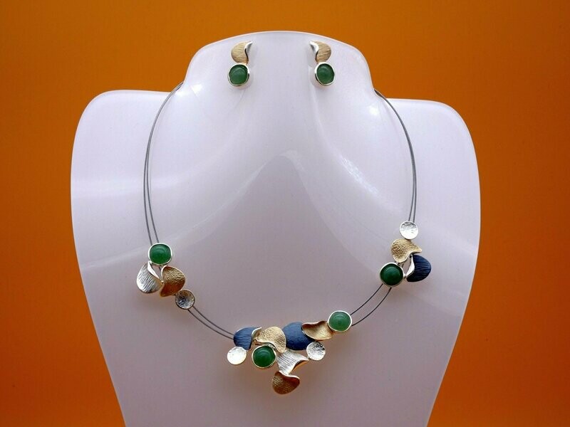 Set - Collier + Ohrstecker mit Aventurin-Cabachons Set - Collier + Ohrstecker mit Aventurin-Cabachons