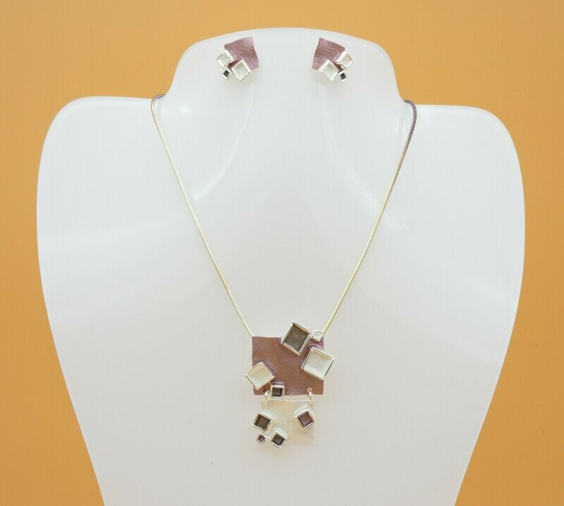 Set - Collier und Ohrstecker Set - Collier und Ohrstecker