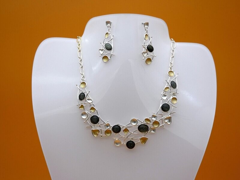 Set - Tricolor mit Collier und Ohrstecker Set - Tricolor mit Collier und Ohrstecker