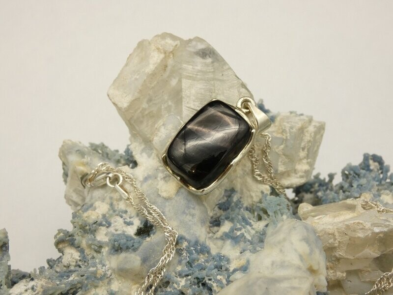 Anhänger Hypersthen in Silber 925 gefaßt, Maße ca. 2,1 x 1,5 cm Anhänger Hypersthen in Silber 925 gefaßt, Maße ca. 2,1 x 1,5 cm