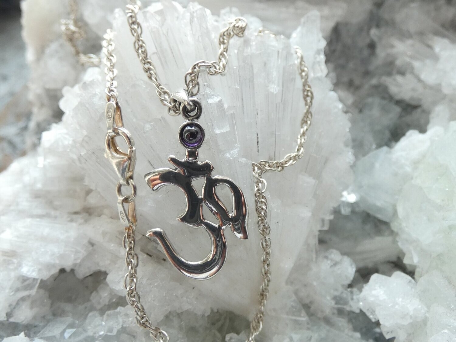 Anhänger Om, Silber 925, mit kleinem Amethyst, Gratisversand in D!