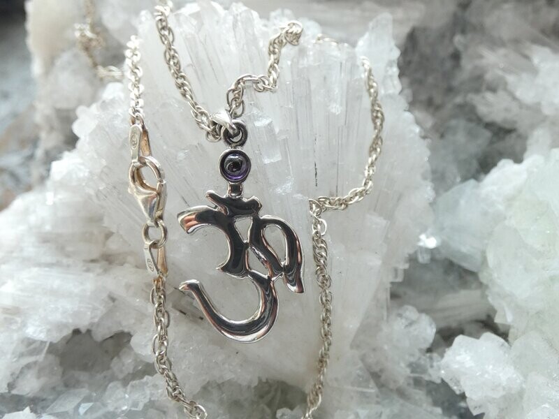 Anhänger Om, Silber 925, mit kleinem Amethyst, Gratisversand in D! Anhänger Om, Silber 925, mit kleinem Amethyst, Gratisversand in D!