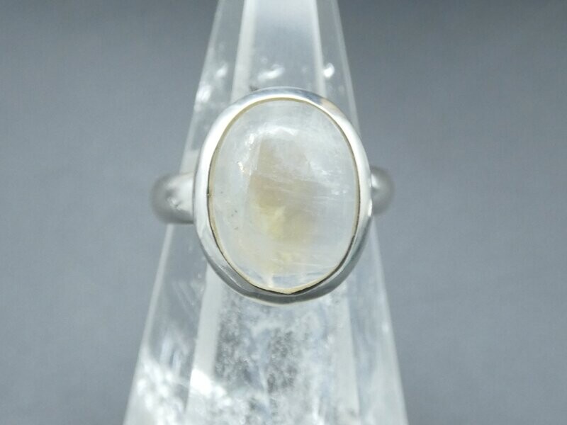 Ring Regenbogenmondstein, oval, Silberfassung 925, Ringgröße: 52 Ring Regenbogenmondstein, oval, Silberfassung 925, Ringgröße: 52