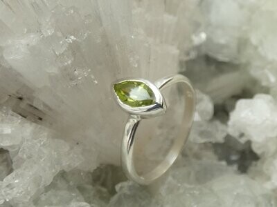 Ring Peridot, facettiert, Navette, Silber 925, Gr. 54/56/58/60 Ring Peridot, facettiert, Navette, Silber 925, Gr. 54/56/58/60