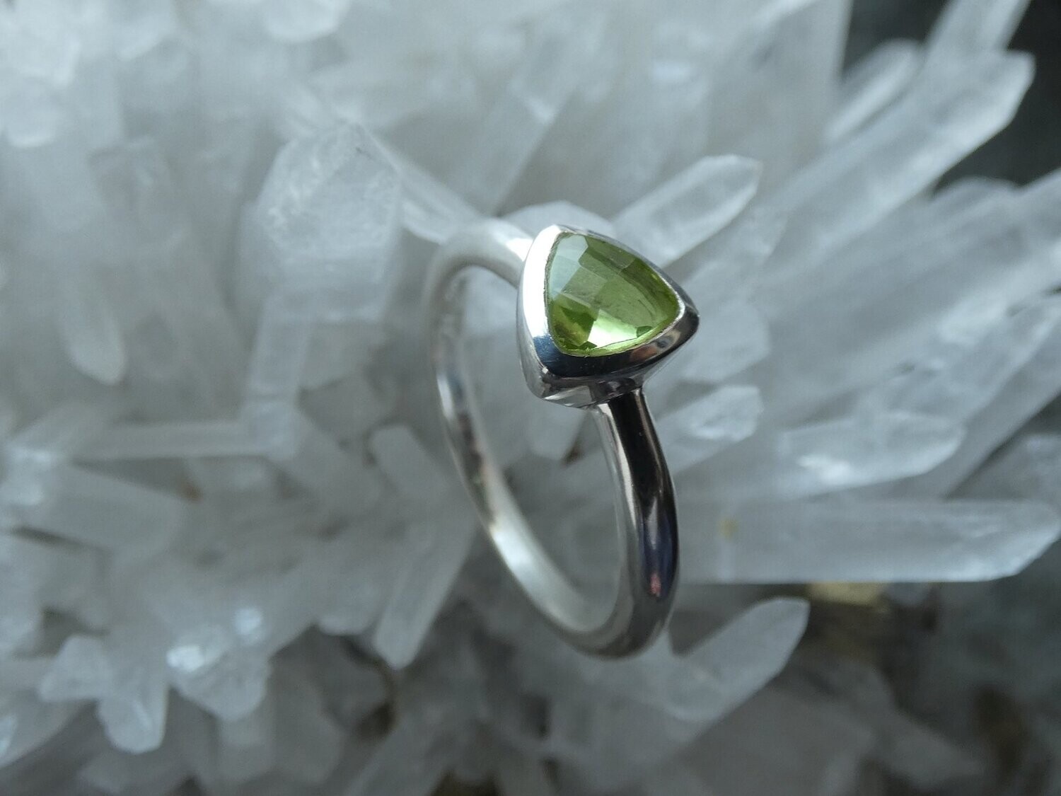 Ring Peridot, facettiert, Triangle, Silber 925, Gr. 54/56/58/60