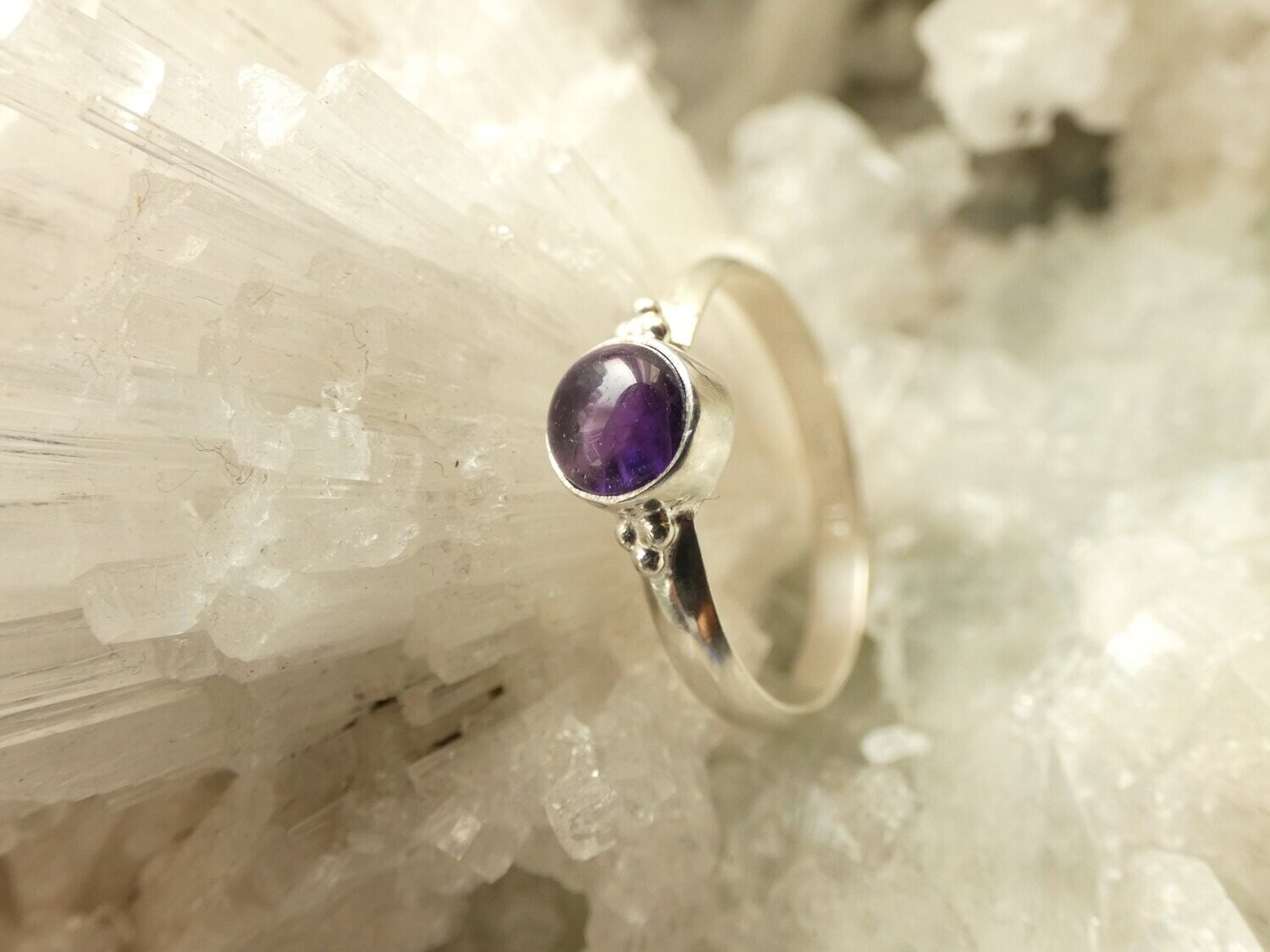 Ring Amethyst, Cabochon, Größe 52/54/56/58, rund in Silber 925