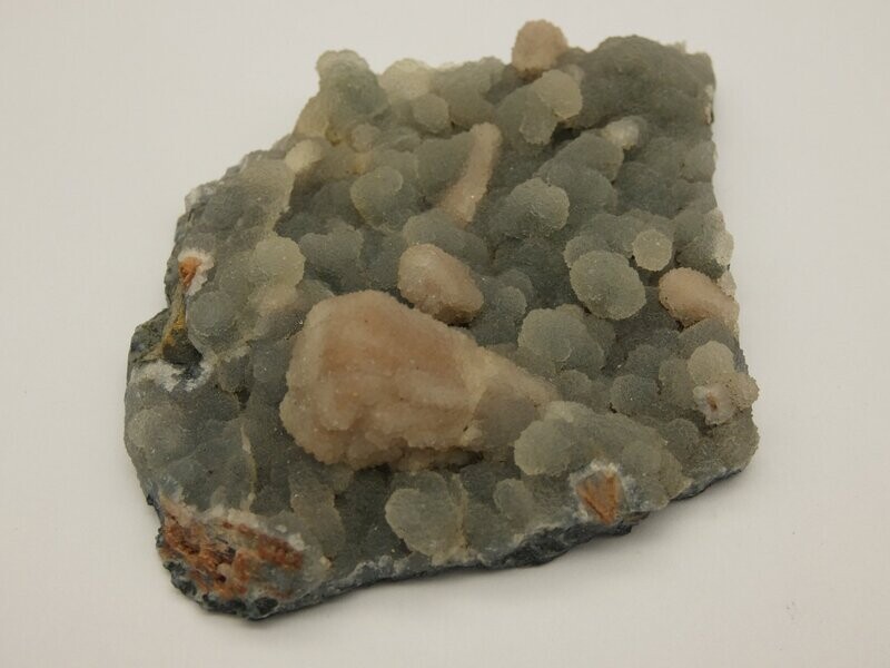 Chalcedon mit Stilbit, LxBxH: ca. cm, ca. 58 gr Chalcedon mit Stilbit, LxBxH: ca. cm, ca. 58 gr