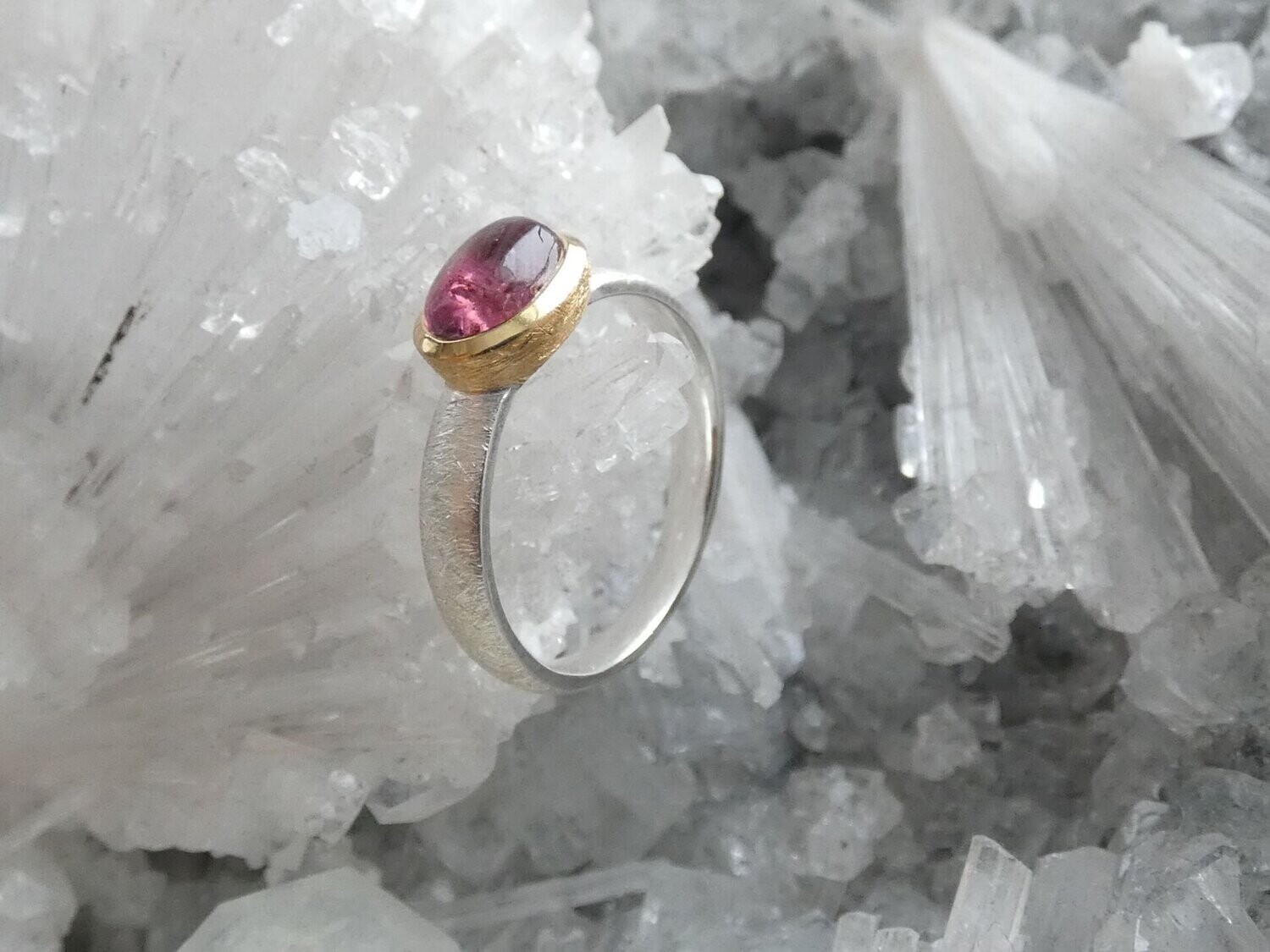 Ring Turmalin, rot, cabochon, Silber 925, gebürstet,  bicolor, teilvergoldet 5µ, Ringgröße:  ca. 53