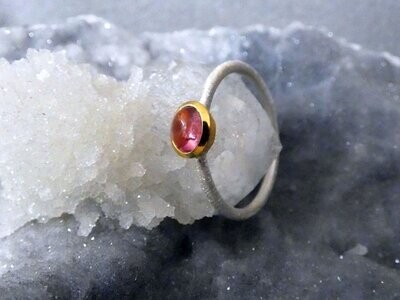 Ring Turmalin, rot, cabochon, Silber 925, gebürstet, bicolor, teilvergoldet 5µ, Ringgröße: ca. 58