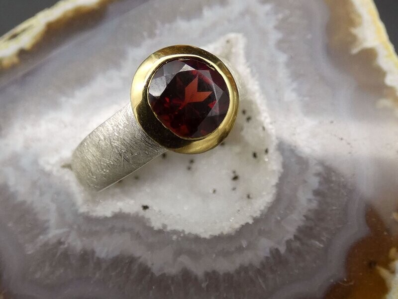 Ring Granat, facettiert, Größe 53, rund, Silber 925, bicolor Ring Granat, facettiert, Größe 53, rund, Silber 925, bicolor