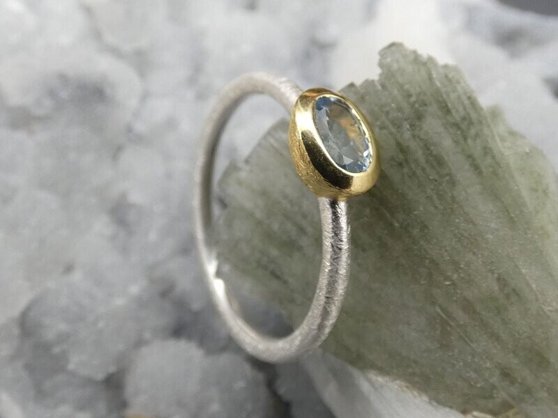 Ring Aquamarin, facettiert, oval, Silber 925, bicolor, vergoldet 5µ, Größe 53 Ring Aquamarin, facettiert, oval, Silber 925, bicolor, vergoldet 5µ, Größe 53