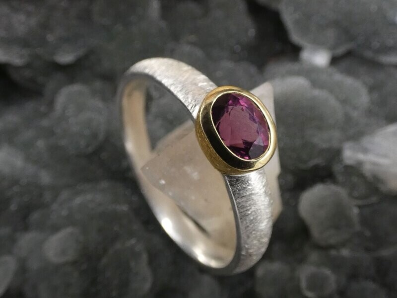Ring Rhodolit, Granat, facettiert, bicolor, Silber 925, teilvergoldet 5µ, Größe 56 Ring Rhodolit, Granat, facettiert, bicolor, Silber 925, teilvergoldet 5µ, Größe 56