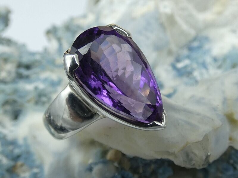 Ring Amethyst, facettiert, Größe 52, Tropfenform, Krallenfassung, Silber 925 Ring Amethyst, facettiert, Größe 52, Tropfenform, Krallenfassung, Silber 925