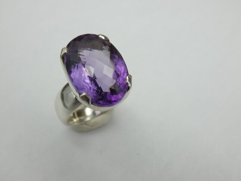 Ring Amethyst, oval, facettiert, Größe 56,5, Krallenfassung, Silber 925 Ring Amethyst, oval, facettiert, Größe 56,5, Krallenfassung, Silber 925