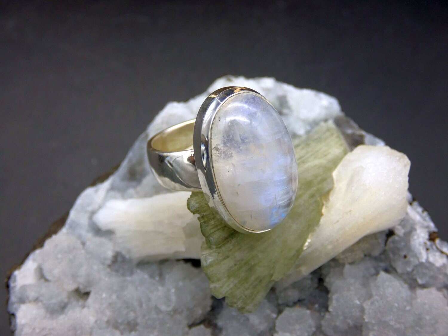 Ring Regenbogen-Mondstein, oval, Silberfassung 925, Ringgröße: 54, 55, 56, 57, 58, 59, 60 offen