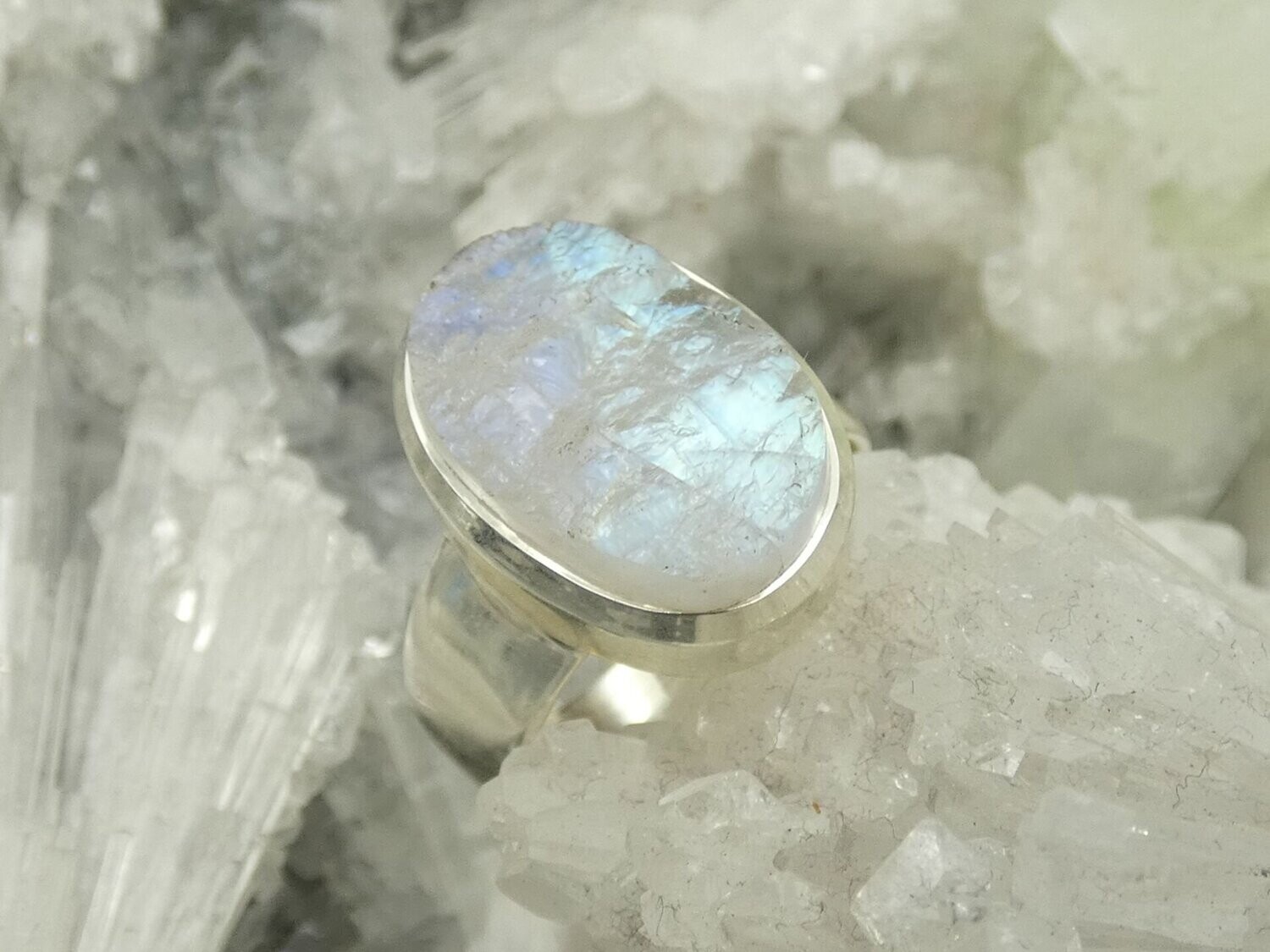 Ring Regenbogen-Mondstein, roh, oval, Silber 925, Ringgröße: 57