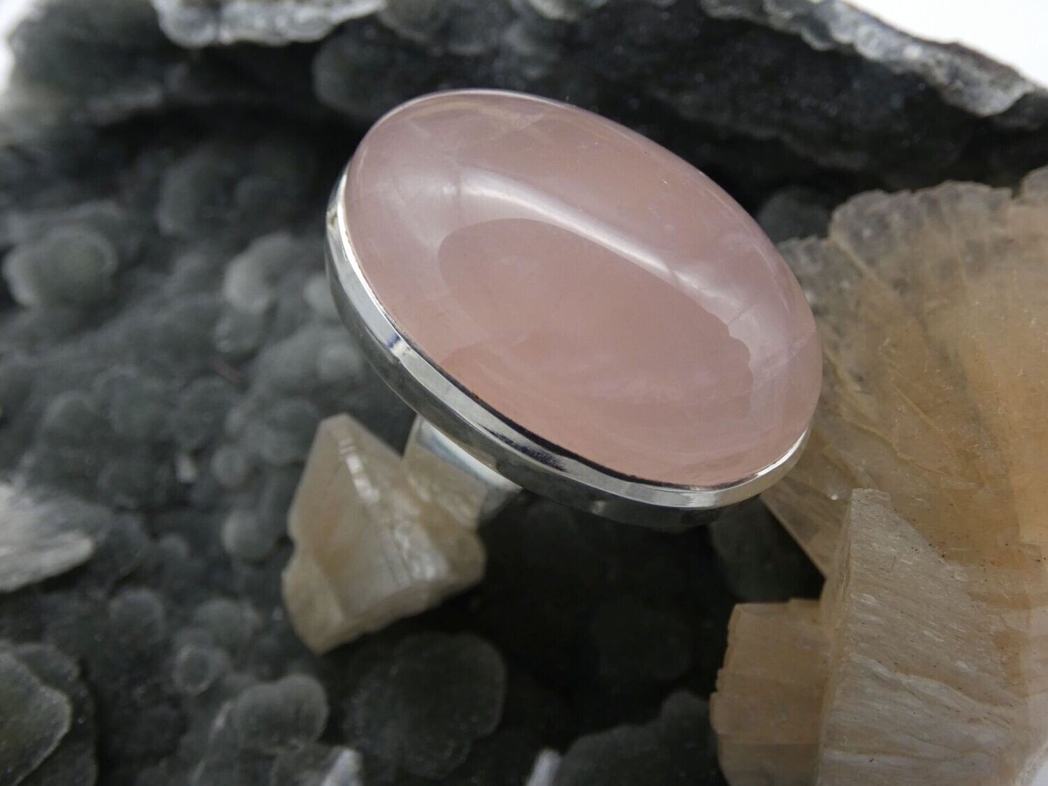 Ring Rosenquarz, oval, cabochon, Silberfassung 925, Größe: 57