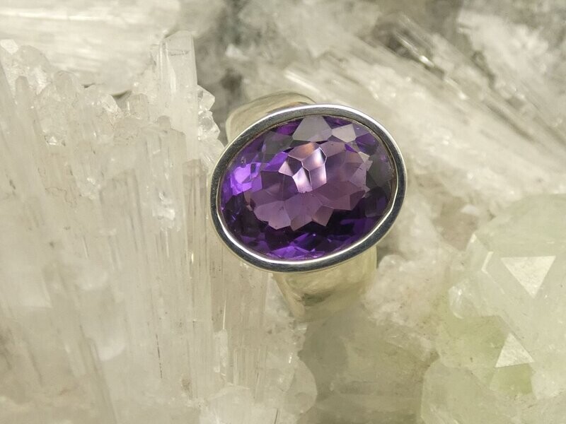 Ring Amethyst, oval, facettiert, Größe 56, Krallenfassung, Silber 925 Ring Amethyst, oval, facettiert, Größe 56, Krallenfassung, Silber 925