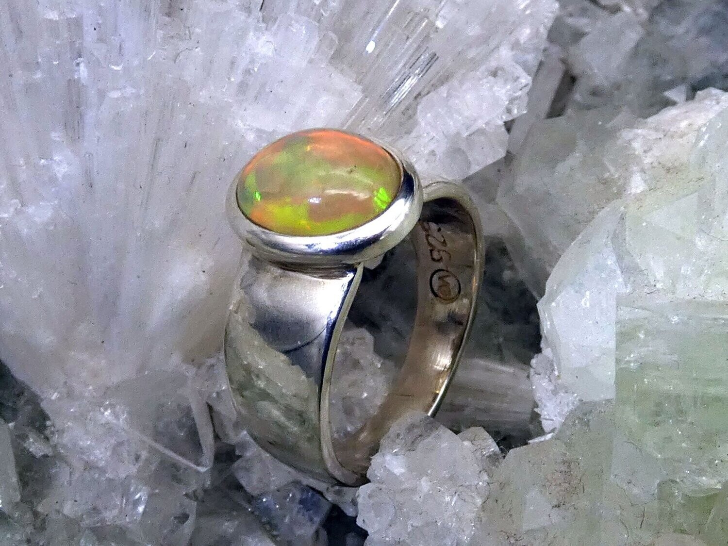 Ring Opal, Fassung Silber 925, oval, cabochon,  Ringgröße 53,5