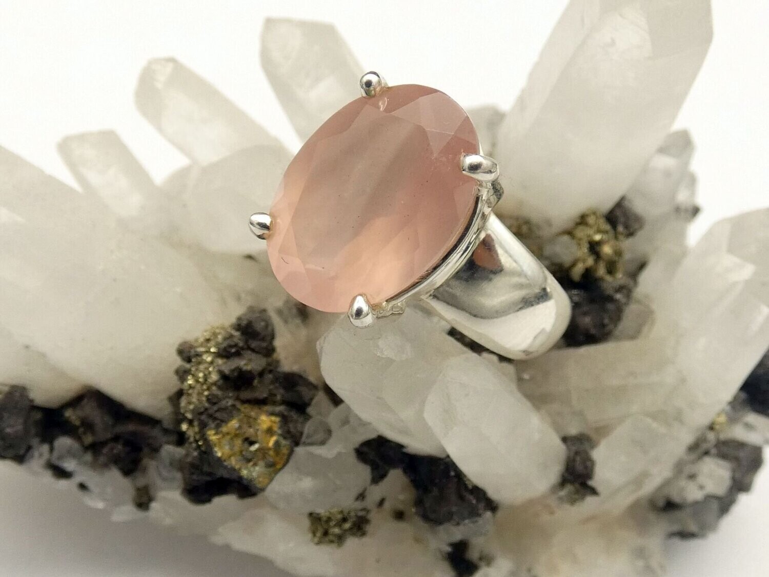 Ring Rosenquarz, oval, facettiert, Silberfassung 925, Größe: 56
