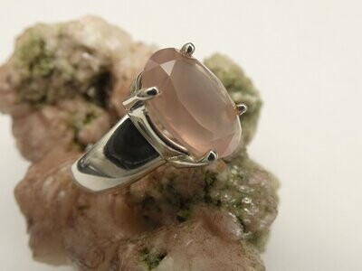 Ring Rosenquarz, oval, facettiert, Silberfassung 925, Größe: 55 Ring Rosenquarz, oval, facettiert, Silberfassung 925, Größe: 55