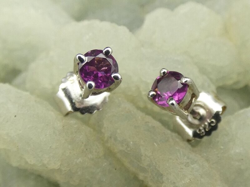 Ohrstecker Rhodolit, violett facettiert, rund Silber 925 gefasst Ohrstecker Rhodolit, violett facettiert, rund Silber 925 gefasst