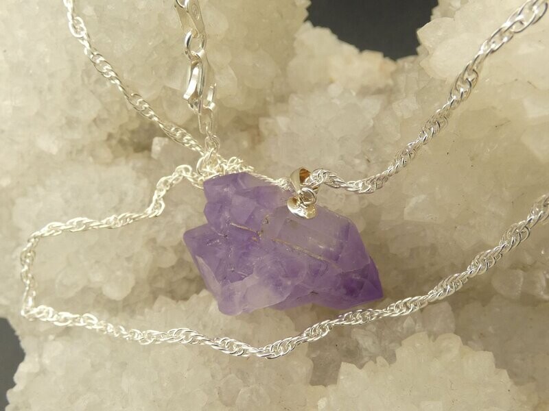 Anhänger Amethyst, roh, mit Silberöse Anhänger Amethyst, roh, mit Silberöse