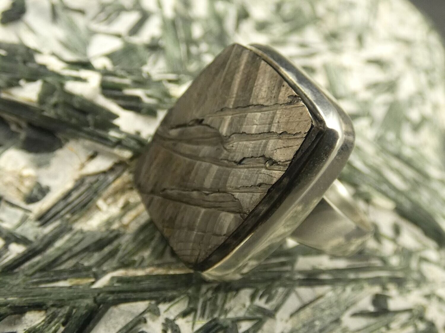 Ring Shungite (Schungit), viereckig, Silberfassung 925, Größe 55
