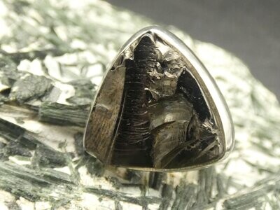 Ring Shungite (Schungit), dreieckig, Silberfassung 925, Größe 57