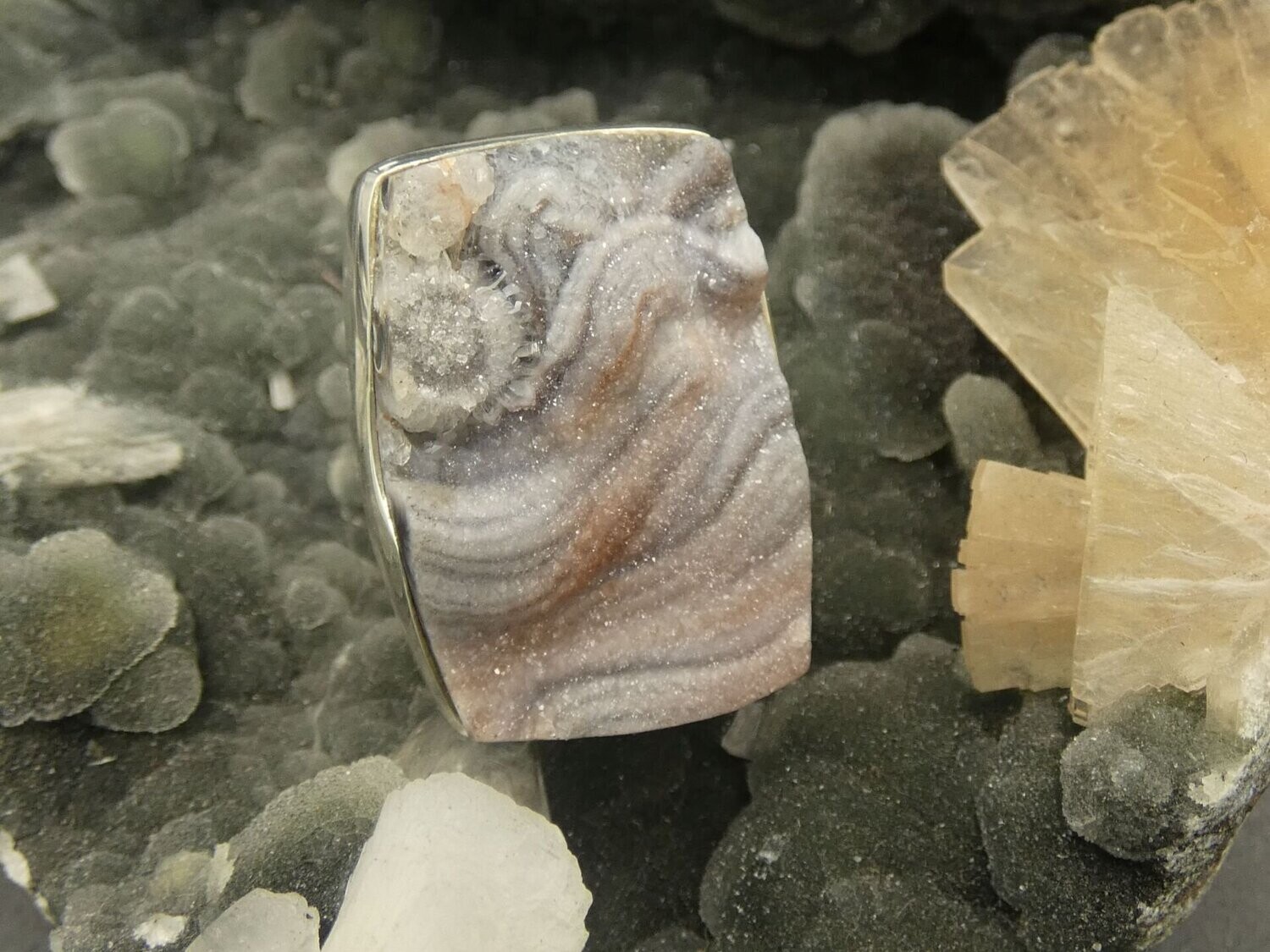 Chalcedon Rosette roh als Ring, rechteckig, Silber 925, Größe 54