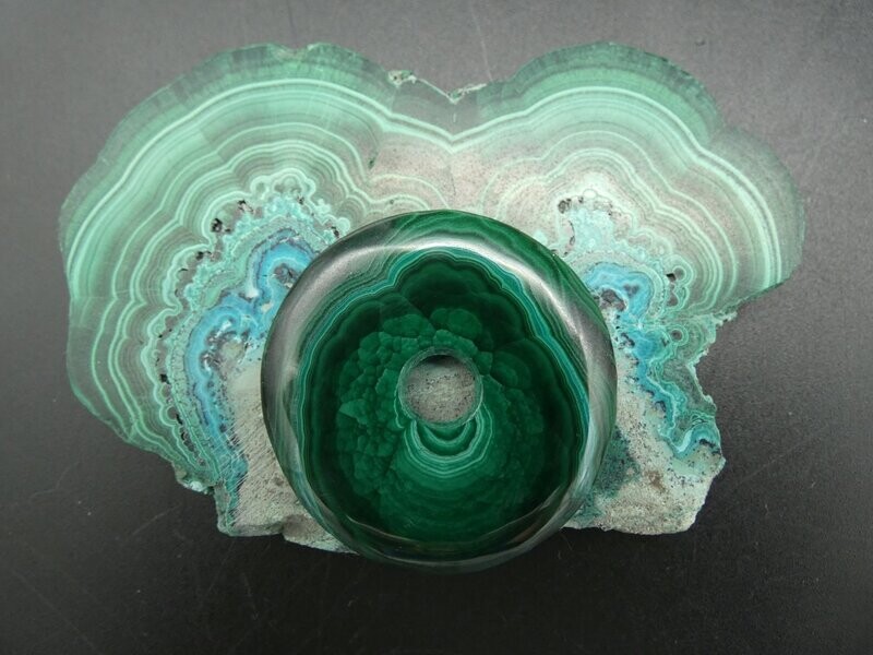 Malachite, Donut, Durchmesser 4,0cm, Loch Ø 0,8cm Malachite, Donut, Durchmesser 4,0cm, Loch Ø 0,8cm