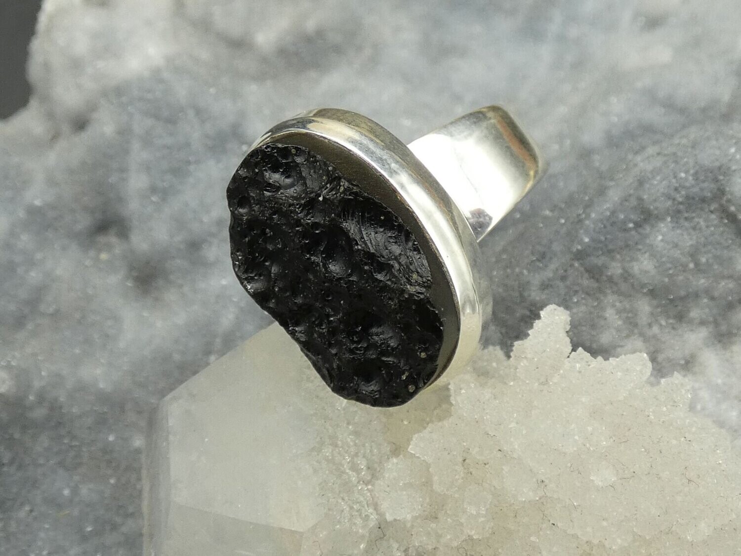 Ring Tektit, roh, oval, Silberfassung 925 - Größe 52