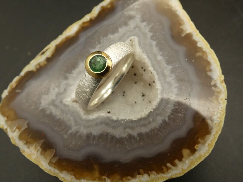 Ring Smaragd, rund, facettiert, bicolor, Silber 925, teilvergoldet 5µ, Größe 53,5 Ring Smaragd, rund, facettiert, bicolor, Silber 925, teilvergoldet 5µ, Größe 53,5