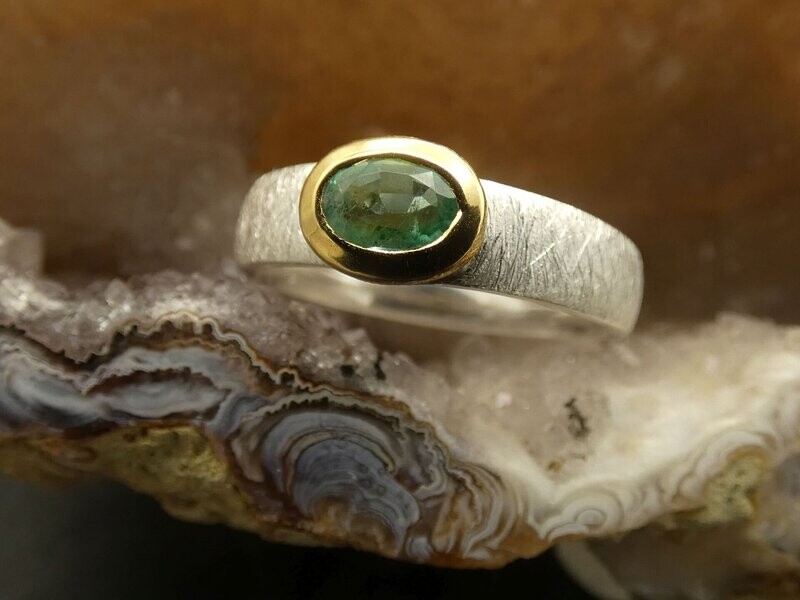 Ring Smaragd, oval, facettiert, bicolor, Silber 925, teilvergoldet 5µ, Größe 53 Ring Smaragd, oval, facettiert, bicolor, Silber 925, teilvergoldet 5µ, Größe 53