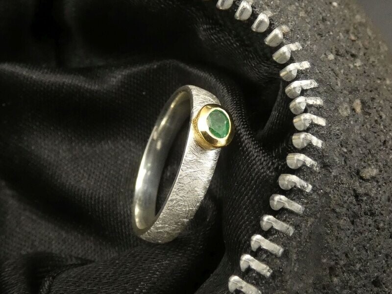 Ring Smaragd, oval, facettiert, bicolor, Silber 925, teilvergoldet 5µ, Größe 53 Ring Smaragd, oval, facettiert, bicolor, Silber 925, teilvergoldet 5µ, Größe 53