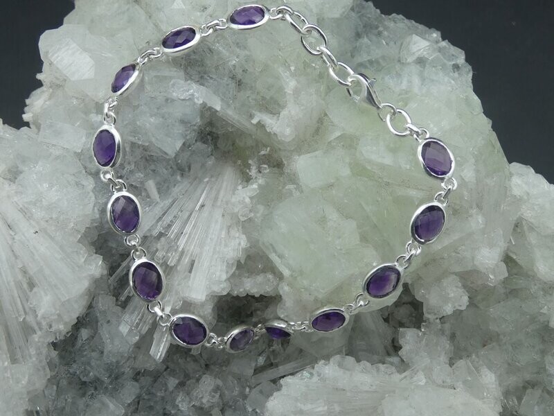 Armband Amethyst, facerttiert, Silber 925, Länge 20,0 cm Armband Amethyst, facerttiert, Silber 925, Länge 20,0 cm