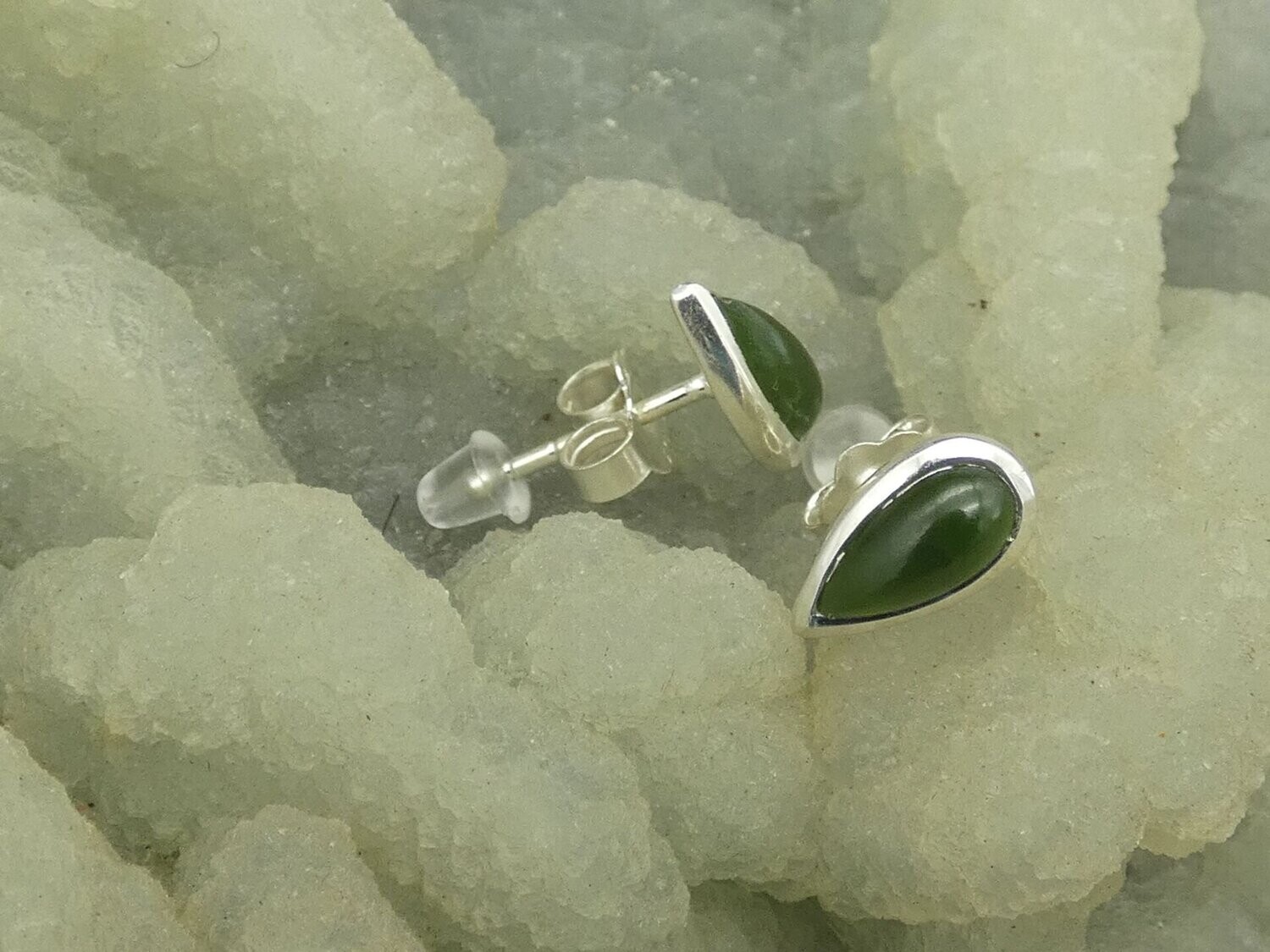 Ohrstecker Jade, grün, Tropfenform, Silberfassung 925