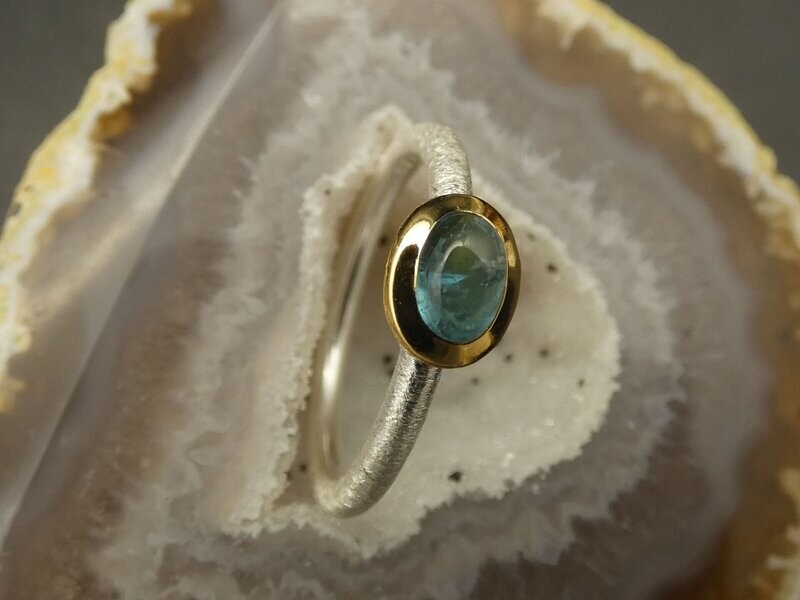 Ring Indigolith (blauer Turmalin), oval, Silber 925 und vergoldet 5µ, bicolor, Größe 56 Ring Indigolith (blauer Turmalin), oval, Silber 925 und vergoldet 5µ, bicolor, Größe 56
