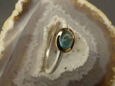 Ring Indigolith (blauer Turmalin), oval, Silber 925 und vergoldet 5µ, bicolor, Größe 56