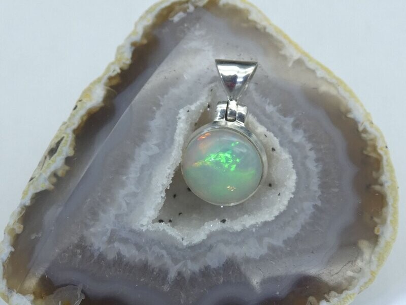 Anhänger Opal, Silberfassung 925, rund, Ø 1,3 cm Anhänger Opal, Silberfassung 925, rund, Ø 1,3 cm