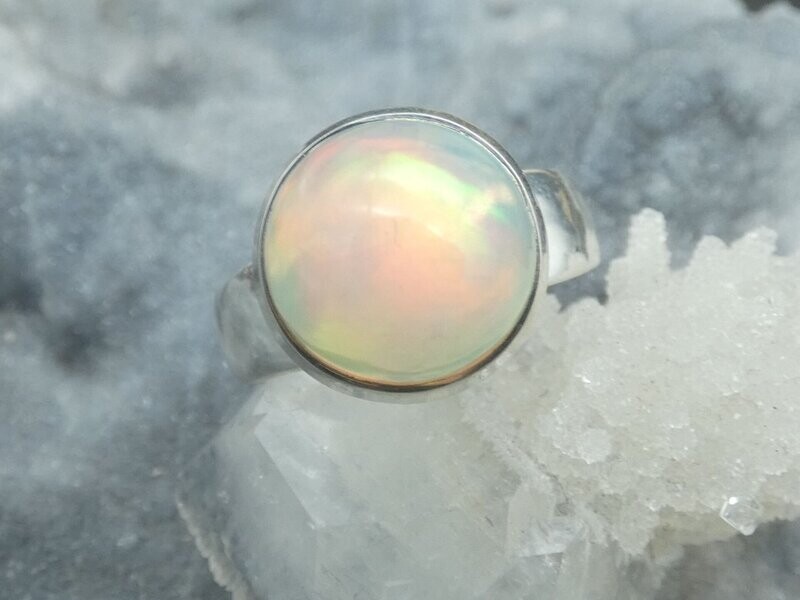 Ring Opal, Fassung Silber 925, rund Ø 1,3 cm, cabochon, Ringgröße 62 Ring Opal, Fassung Silber 925, rund Ø 1,3 cm, cabochon, Ringgröße 62