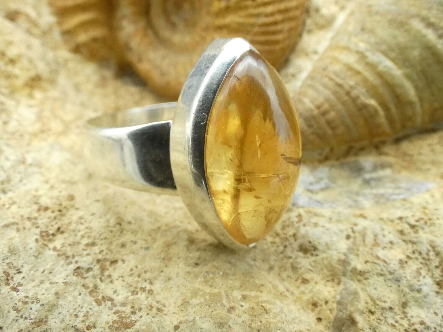 Ring Citrin, cabochon, Größe 57,  Navette, gefasst in Silber 925