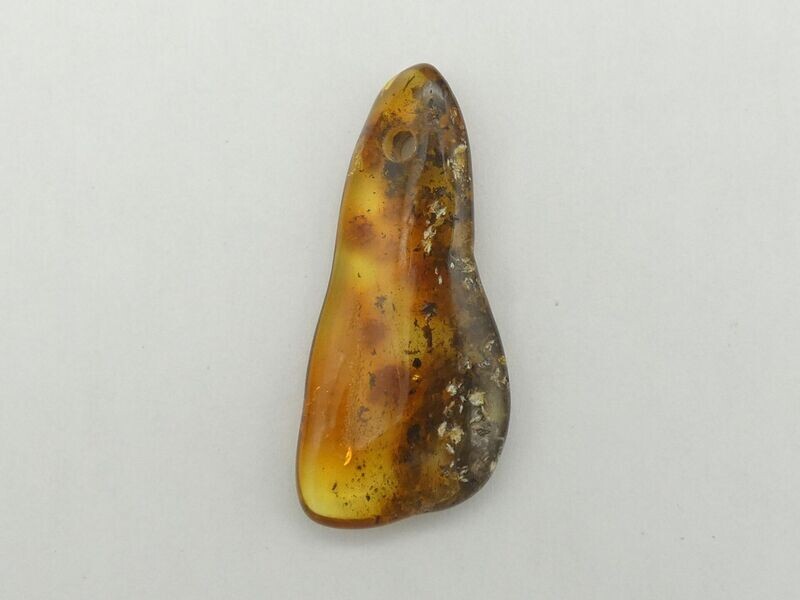 Anhänger, Handschmeichler, Bernstein, Freiform, Maße 4,9x2,1x0,7cm Anhänger, Handschmeichler, Bernstein, Freiform, Maße 4,9x2,1x0,7cm