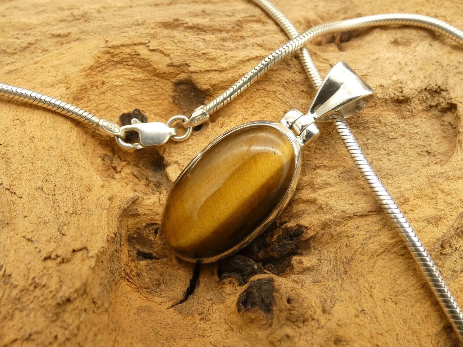 Anhänger Tigerauge, oval, cabochon, Silberfassung 925, Länge ca. 2,7 cm