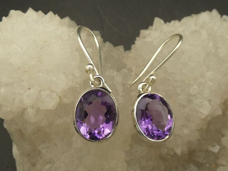 Ohrhänger Amethyst violett facettiert, oval, Silberfassung 92 Ohrhänger Amethyst violett facettiert, oval, Silberfassung 92