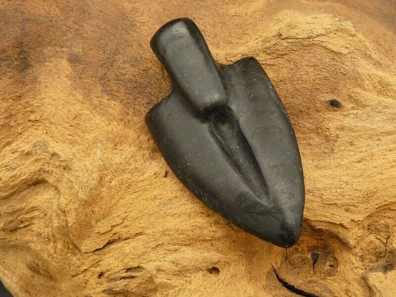 Bodensee Kiesel, Anhänger, Pfeilspitze, schwarz Bodensee Kiesel, Anhänger, Pfeilspitze, schwarz